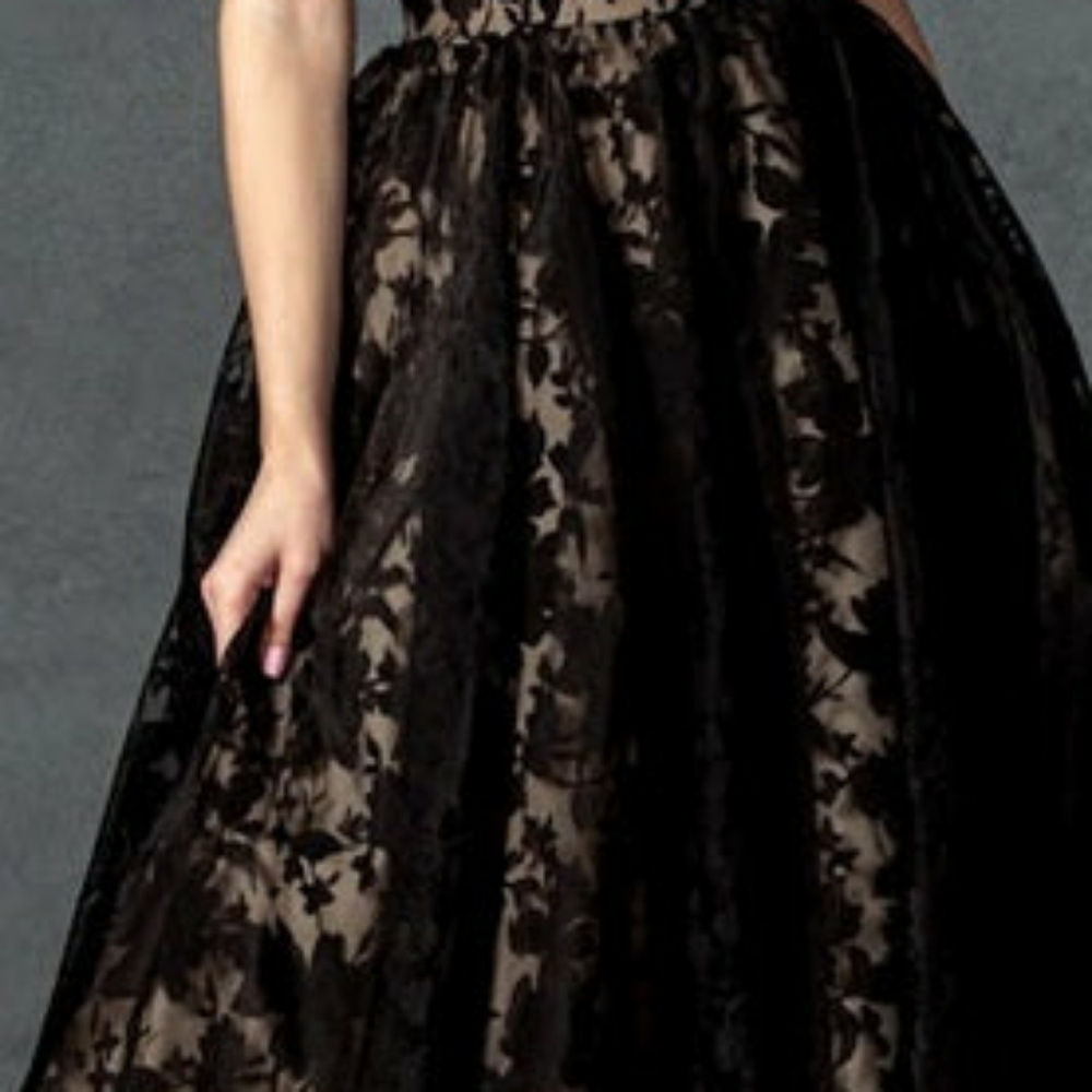 Formal dress - Picture 4 of 9